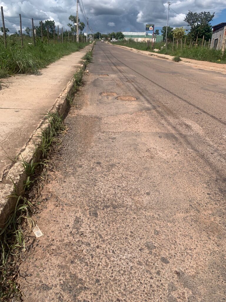 Chuvas recentes agravaram as ruas dos Bairros Jardim Marajó e santa Rita, onde buracos, asfalto danificado e falta de manutenção revoltam moradores. 